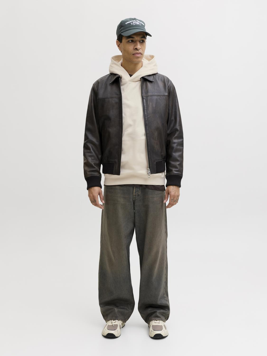 model_shot-front_full